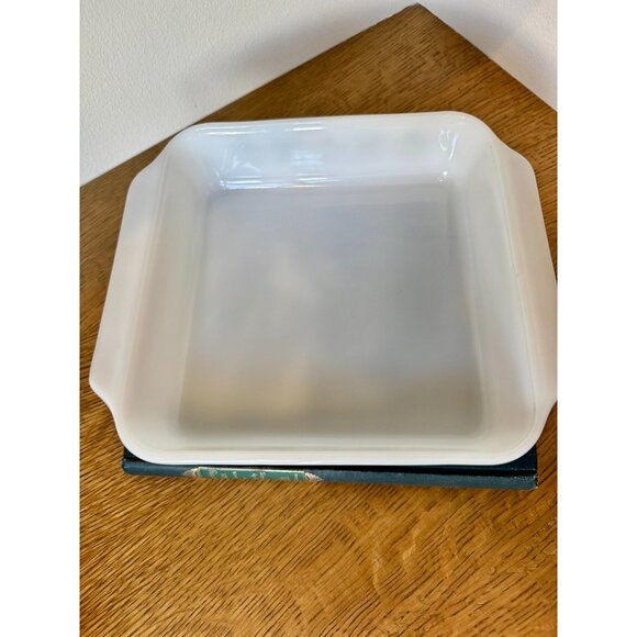 Vintage Fire-King Anchor Hocking Meadow Green Casserole Dish 10" Glass 2.5" Deep - Picture 2 of 6